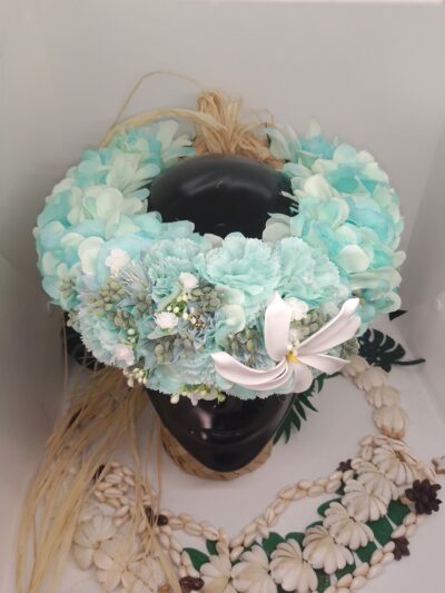 Couronne bleue fait main fleurs polynésiennes avec tiare tahiti et boutons menthe à l'eau by Vaite.e.Tiare créations