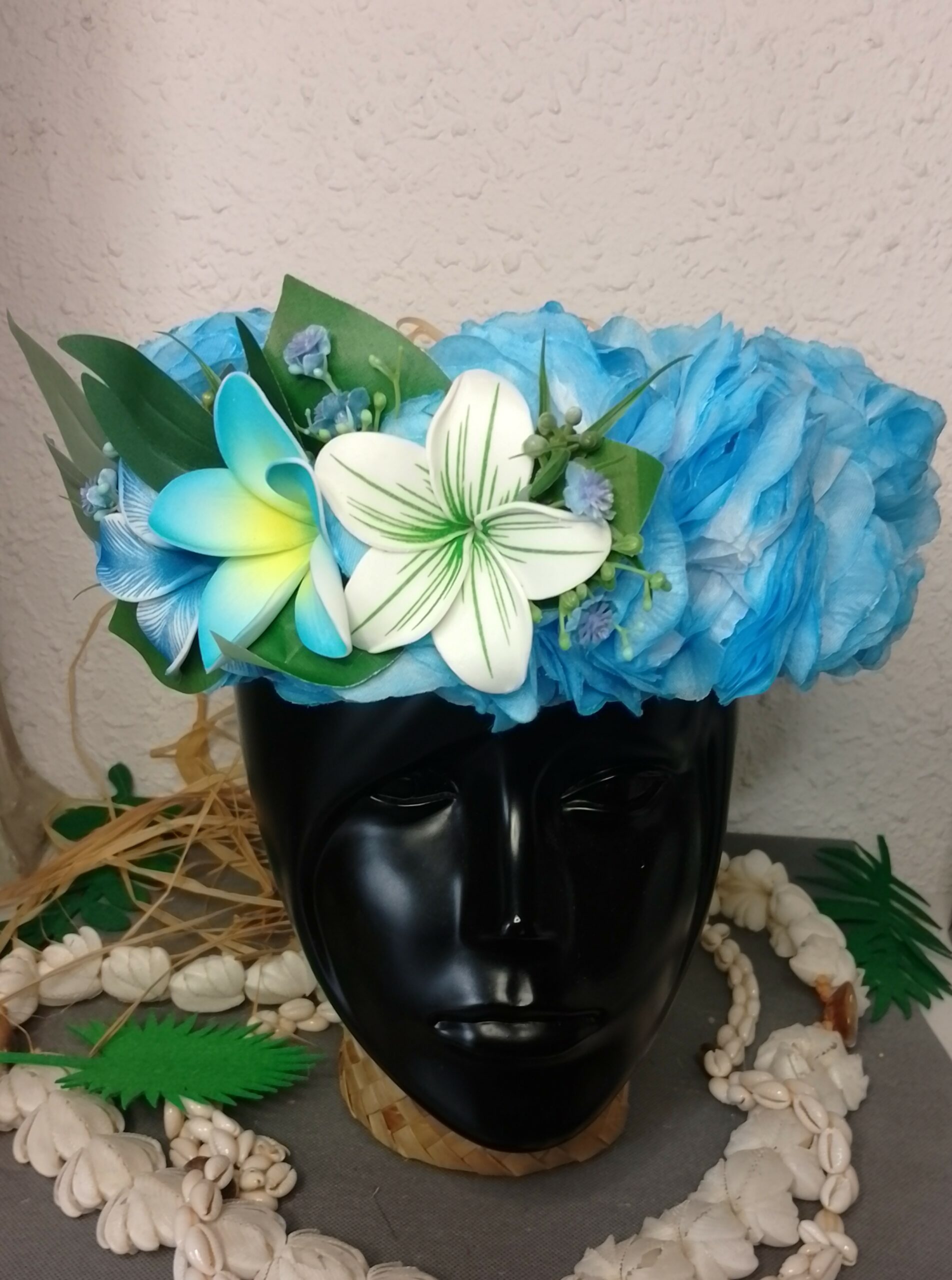 couronne de fleurs Tahiti avec trois tipanie bleus et verts by Vaite.e.Tiare créations