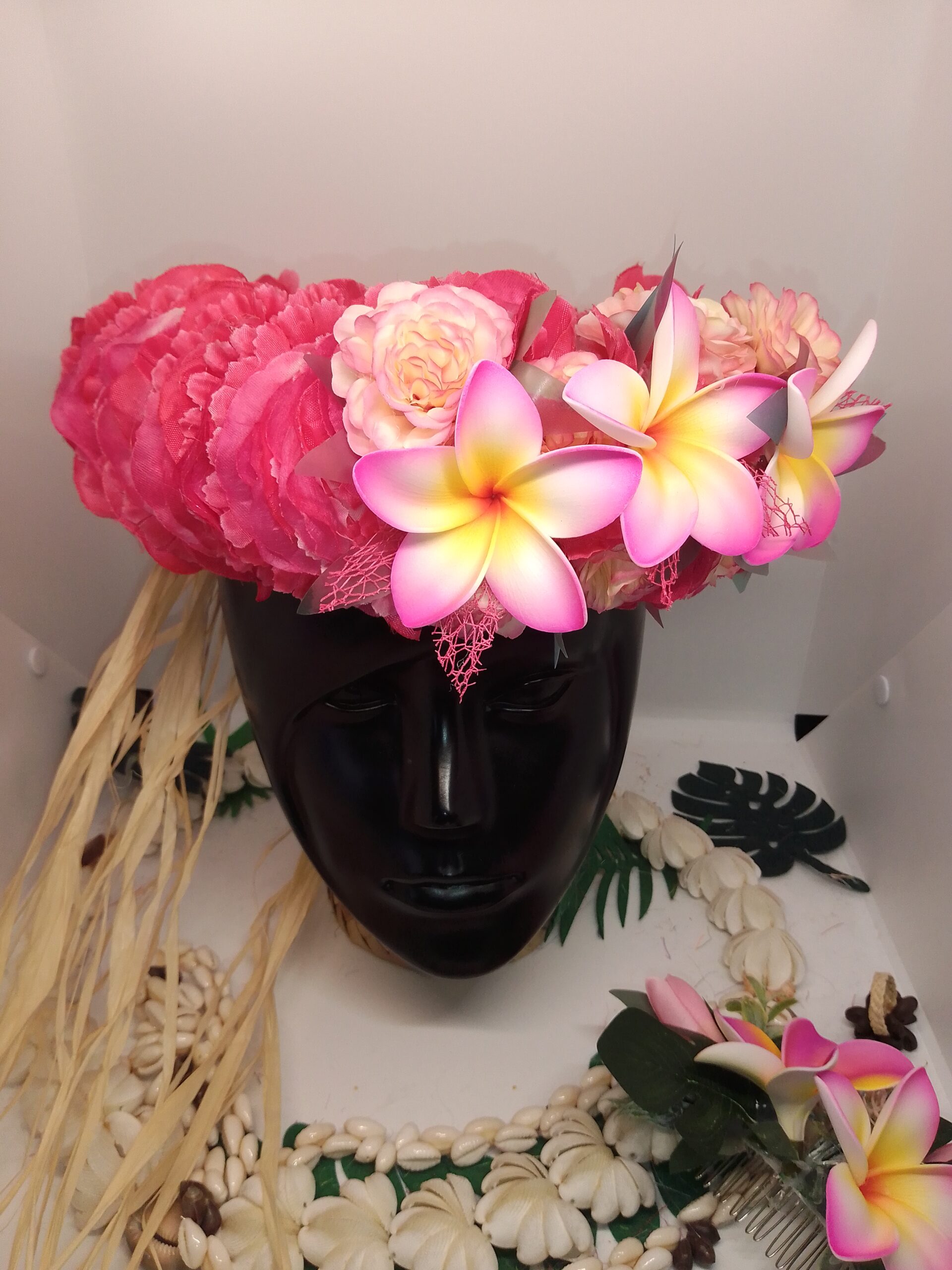 Couronne de fleurs Tahiti rose fuchsia avec 3 tipaniers by vaite.e.tiare créations