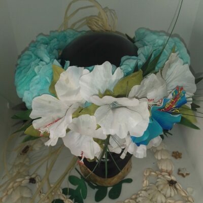 Couronne de fleur Tahiti  bleue avec hibiscus blancs et hibiscus bleu
