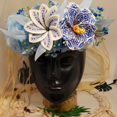Couronne de fleur bleue hibiscus et tiare tatouée avec tipanie