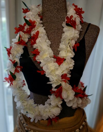 Double lei blanc milky et rouge Vaite.e.Tiare créations