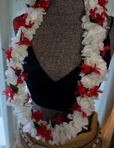 Double lei blanc milky et rouge Vaite.e.Tiare créations