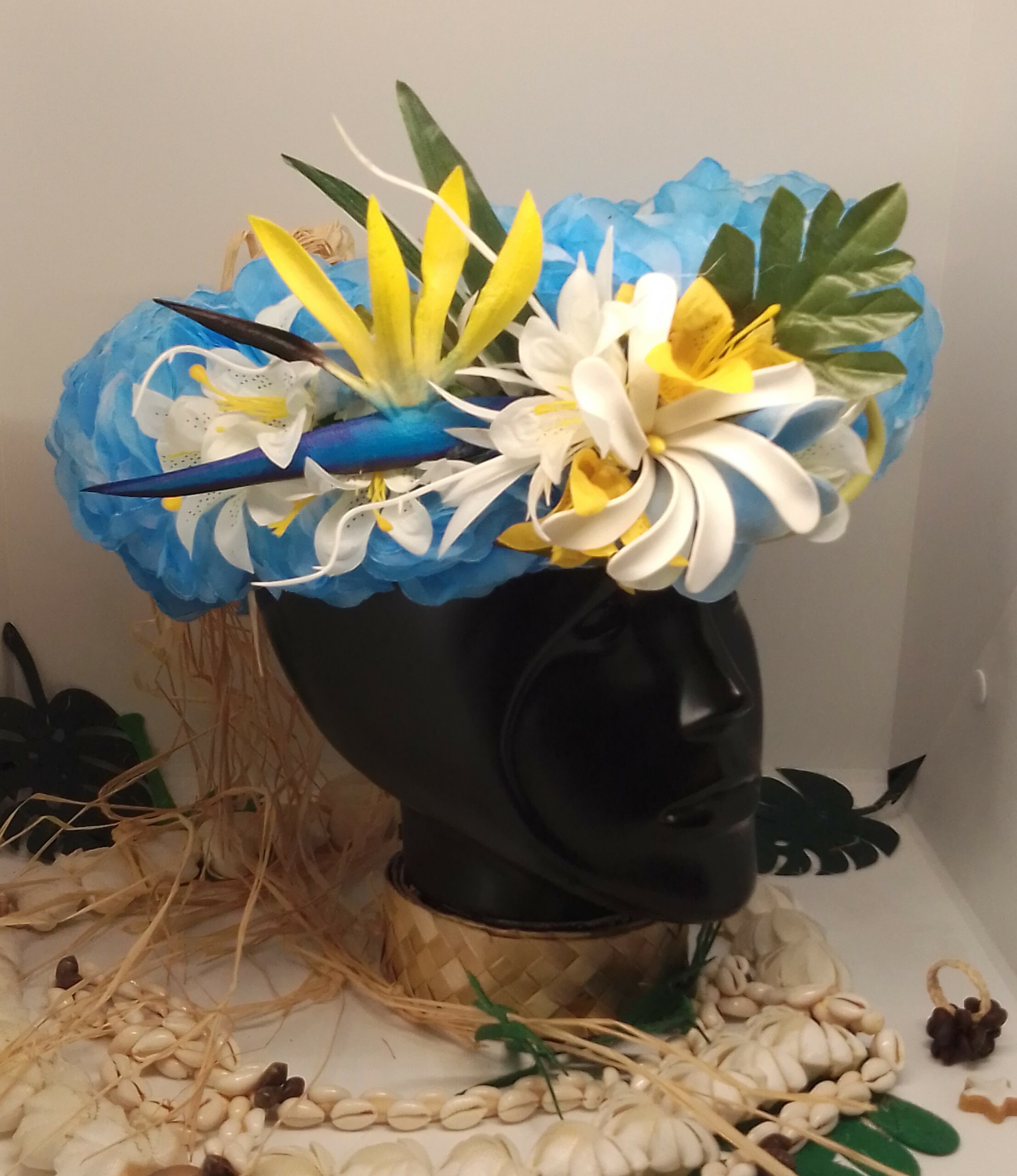 couronne de tête bleue vaite e tiare créations avec oiseau du paradis et tiare tahiti