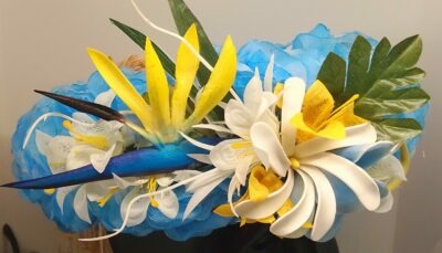 couronne de tête fleurs de tahiti bleue vaite e tiare créations avec oiseau du paradis et tiare tahiti