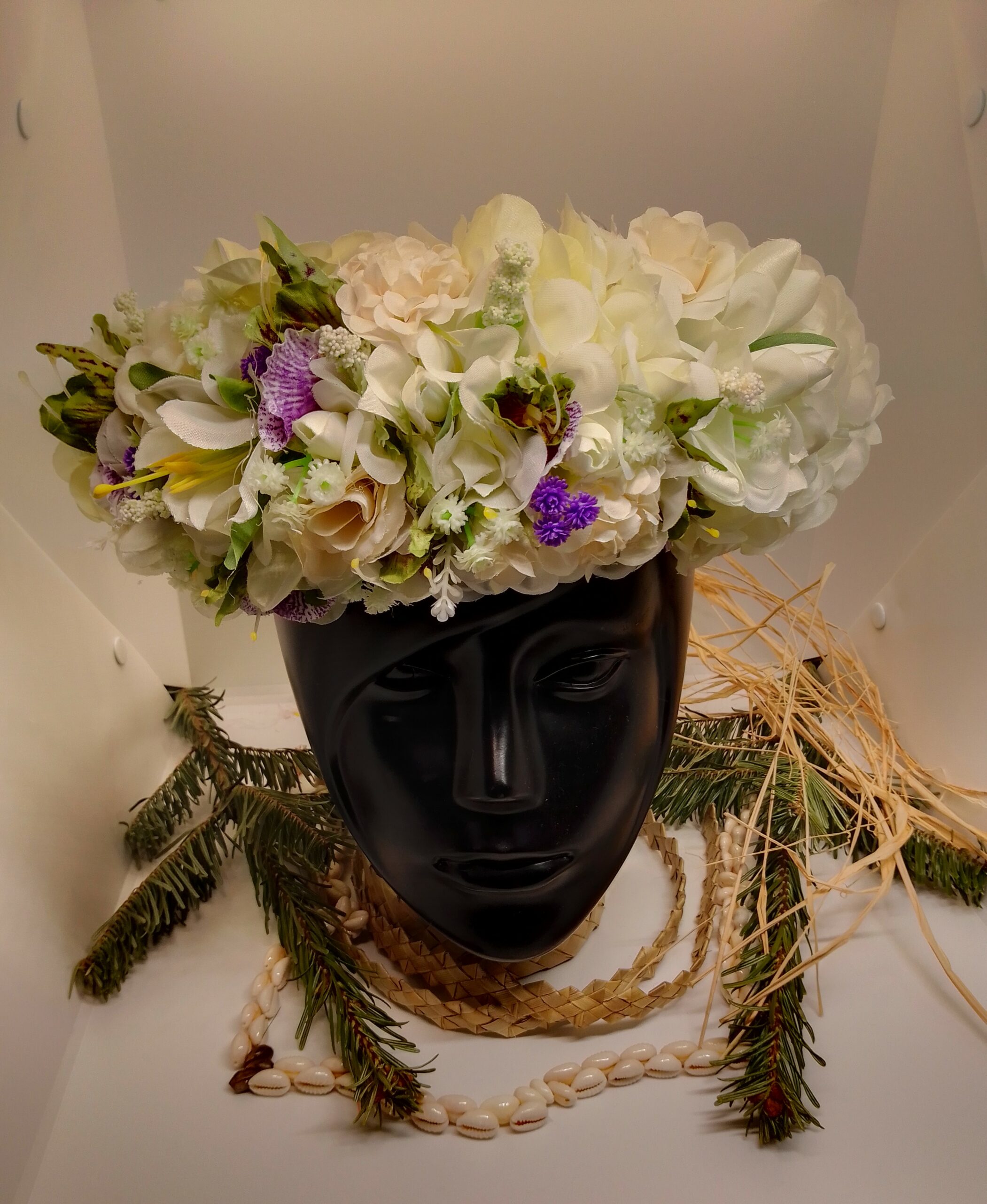 couronne de tête cheveux collection cérémonie by Vaite e Tiare créations avec bouquet varié réhaussé d'orchidées raffinées