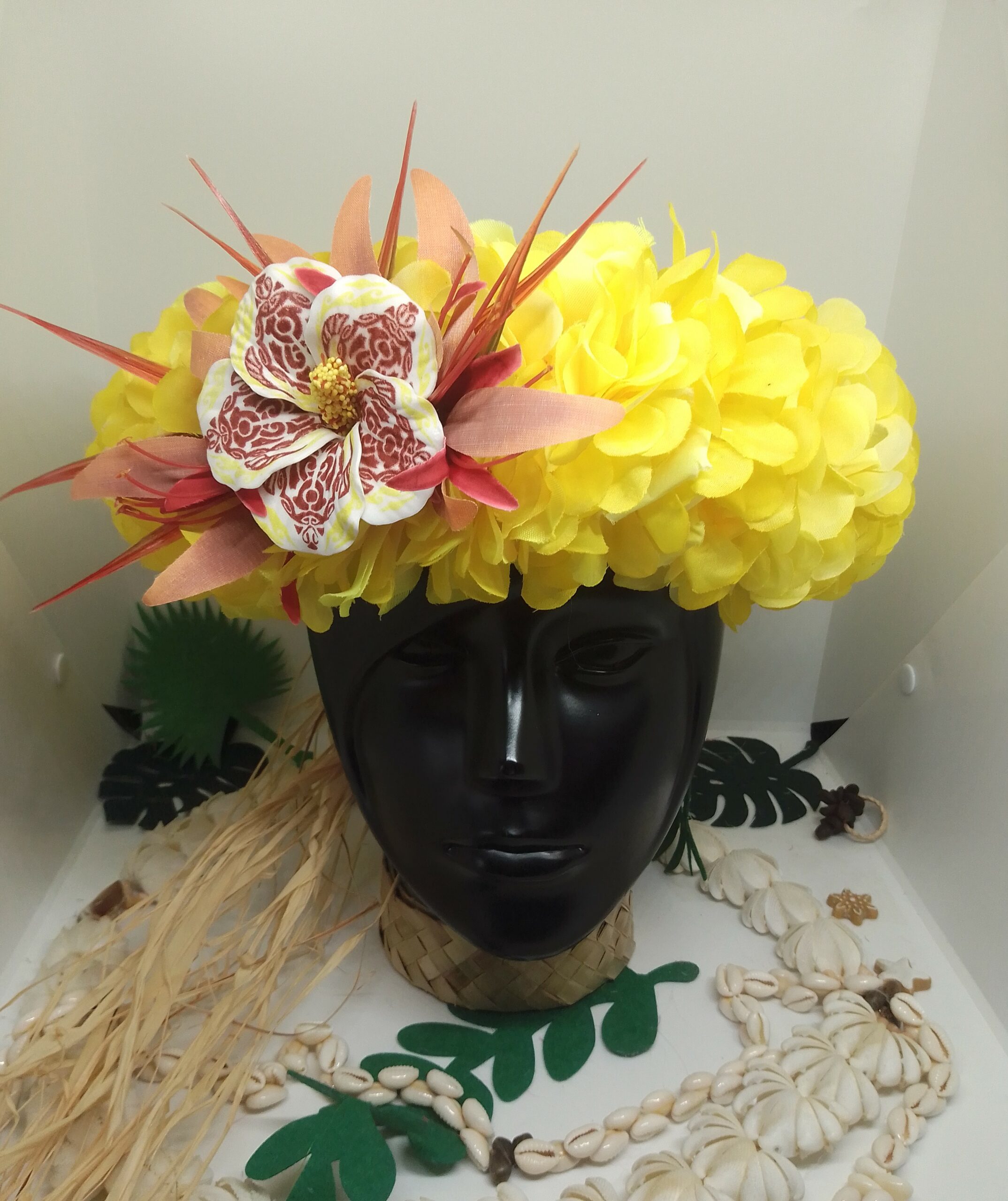 couronne de tête fleurs tahiti jaune by Vaite e Tiare créations avec hibiscus tatoué rouge