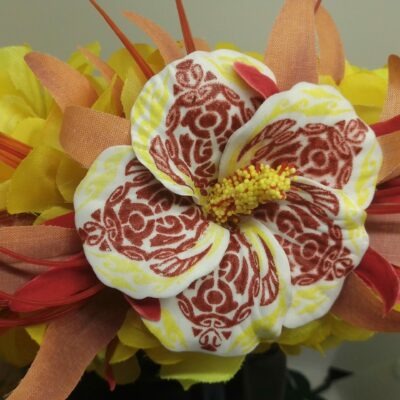 Couronne de fleur Tahiti jaune avec hibiscus tatoué rouge