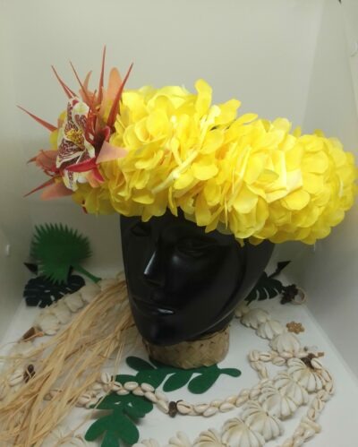 couronne de tête jaune by Vaite e Tiare créations avec hibiscus tatoué rouge