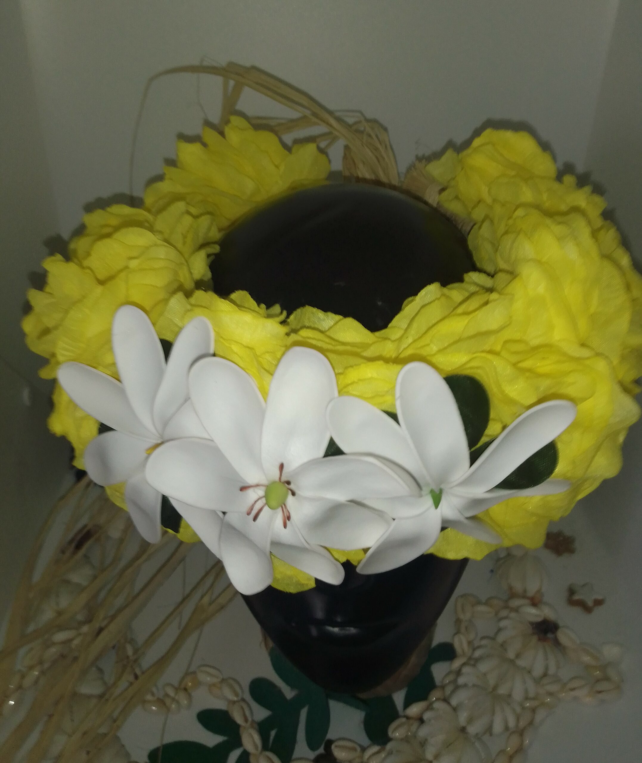 Couronne de tête fleurs permanente jaune avec trois grandes tiare tahiti by Vaite.e.Tiare créations