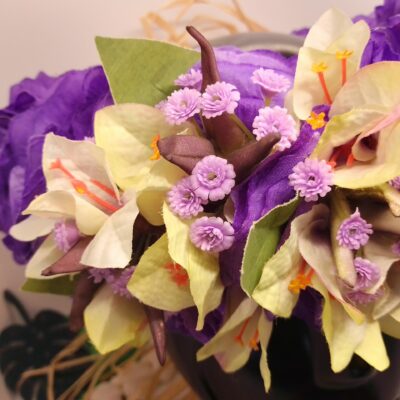 Couronne de fleur violette avec bougainvilliers vert anis et mauve