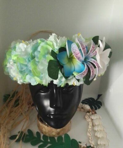 couronne de tête cheveux bleue vert avec frangipanier tiare tatouée et grande tiare by Vaite e Tiare créations