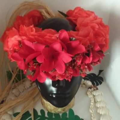 Couronne de fleur  rouge avec tipanie et gypsophile rouges