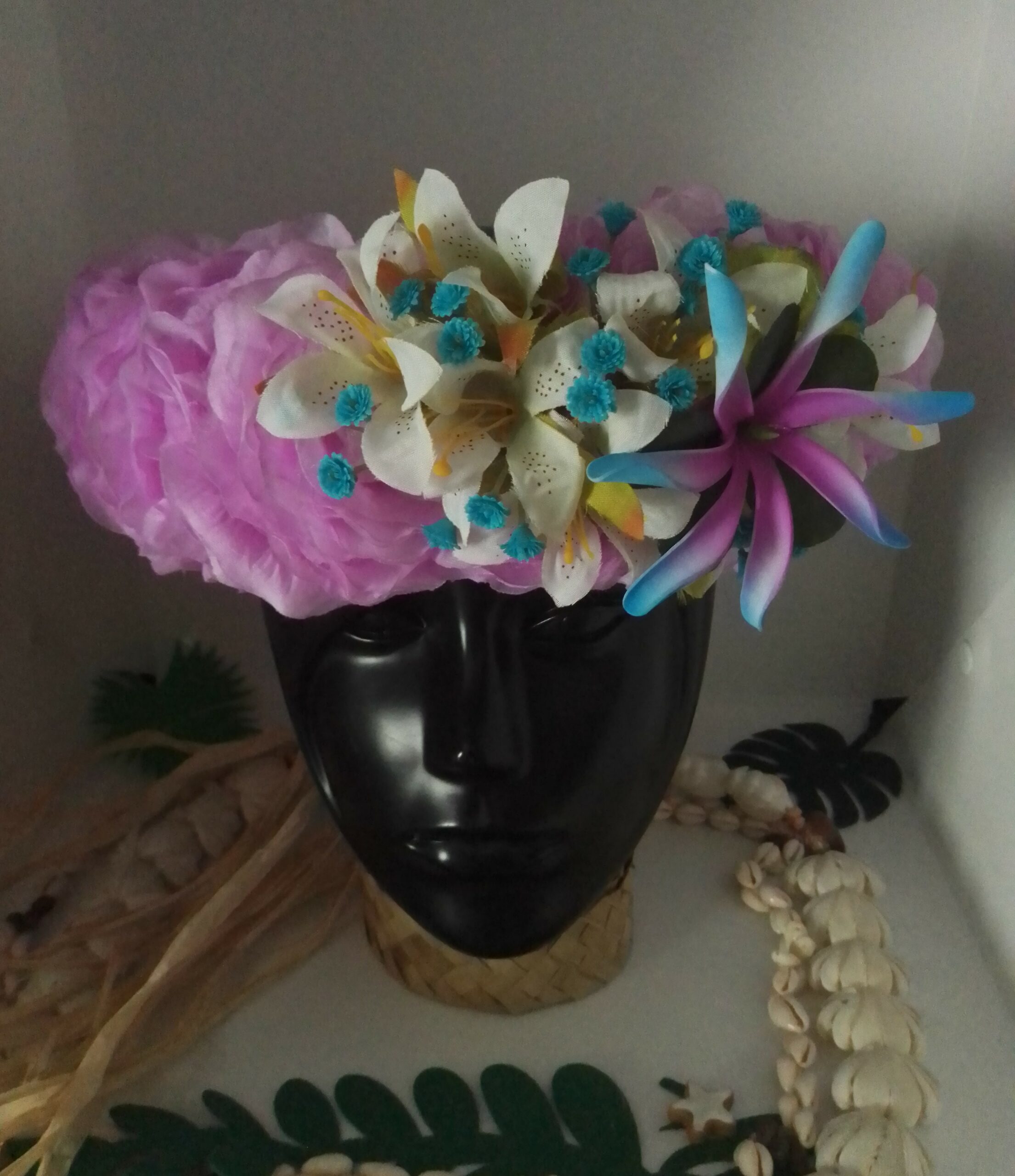 couronne de fleurs tahiti permanentes mauve avec mini lys ave une maxi tiare bleue et violette by Vaite.e.Tiare créations