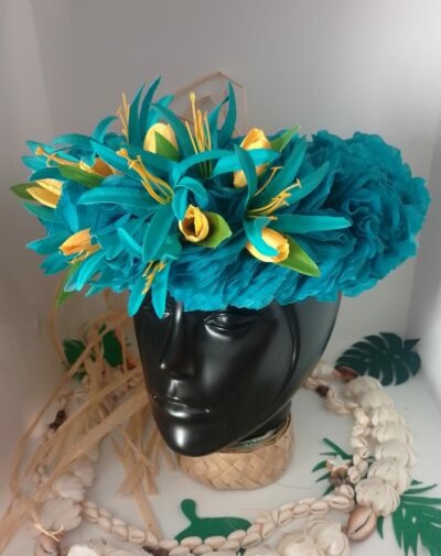 couronne de fleurs permanentes tahiti bleue by Vaite.e.Tiare créations avec boutons jaunes et lys même bleu que la base