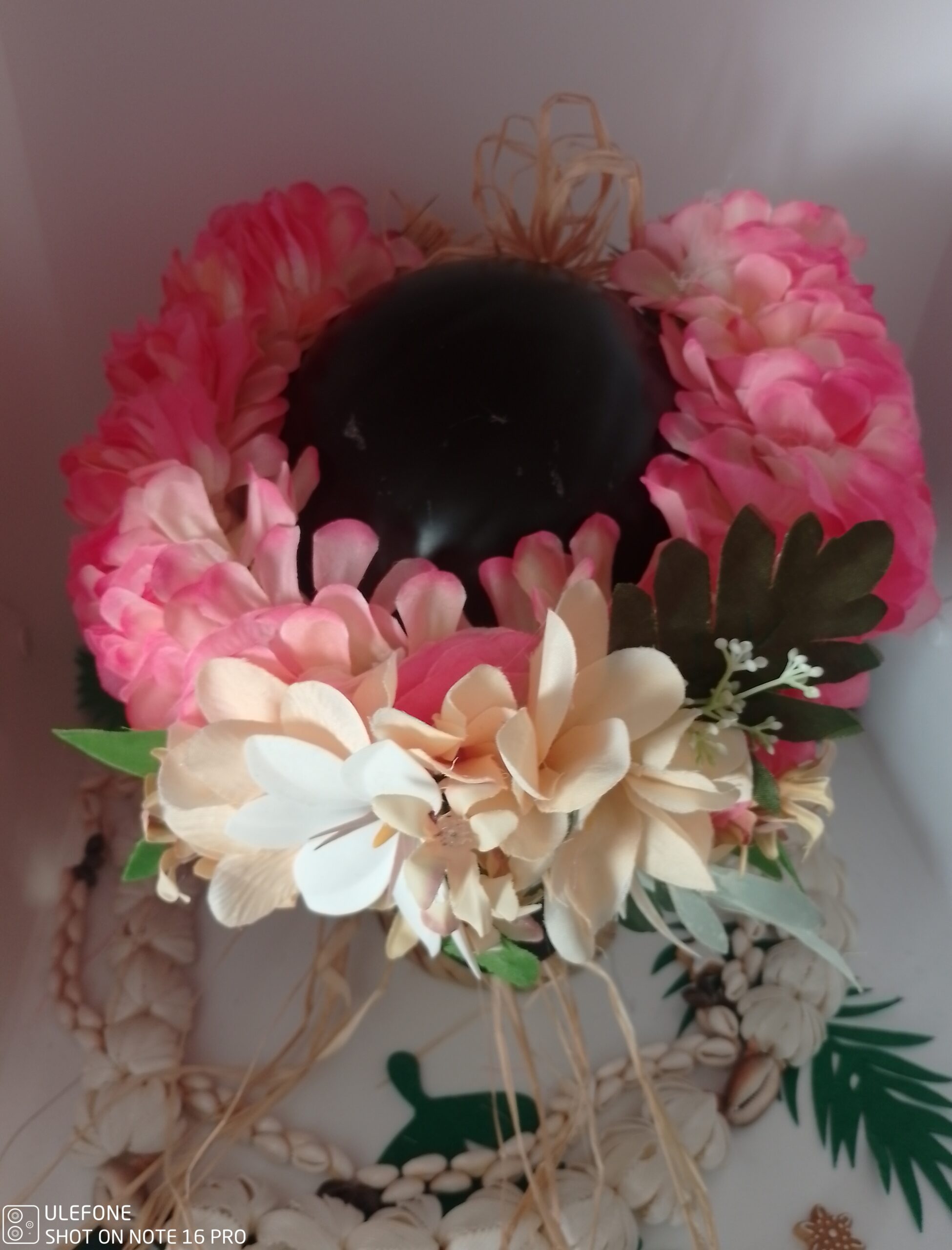 couronne florale de tête champagne rosé avec bouquets de frangipaniers ivoires et grande tiare by Vaite.e.Tiare créations