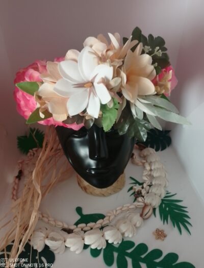 couronne fleurs tahiti champagne rosé avec bouquets de frangipaniers ivoires et grande tiare by Vaite.e.Tiare créations