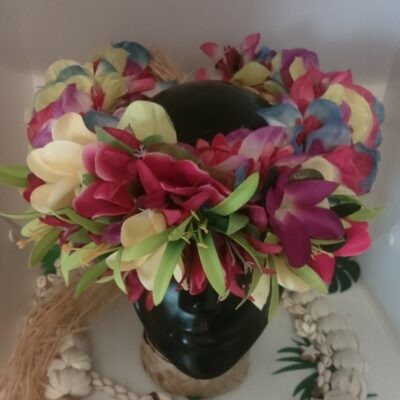 Couronne de fleur multicolore avec bouquet de tipanie