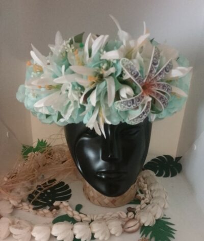 Couronne ori tahiti bleue vert avec bougainvilliers, lys blancs et tiare tatouée