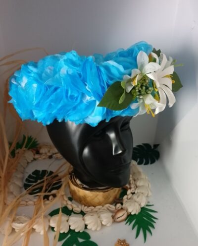 couronne de tête bleue avec tiare tahiti entourée de mini lys by Vaite.e.Tiare créations