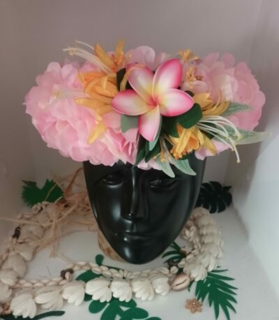 Couronne de tête fleurs tahiti rose pâle avec grand frangipanier rose, lys et boutons ocres by Vaite.e.Tiare créations