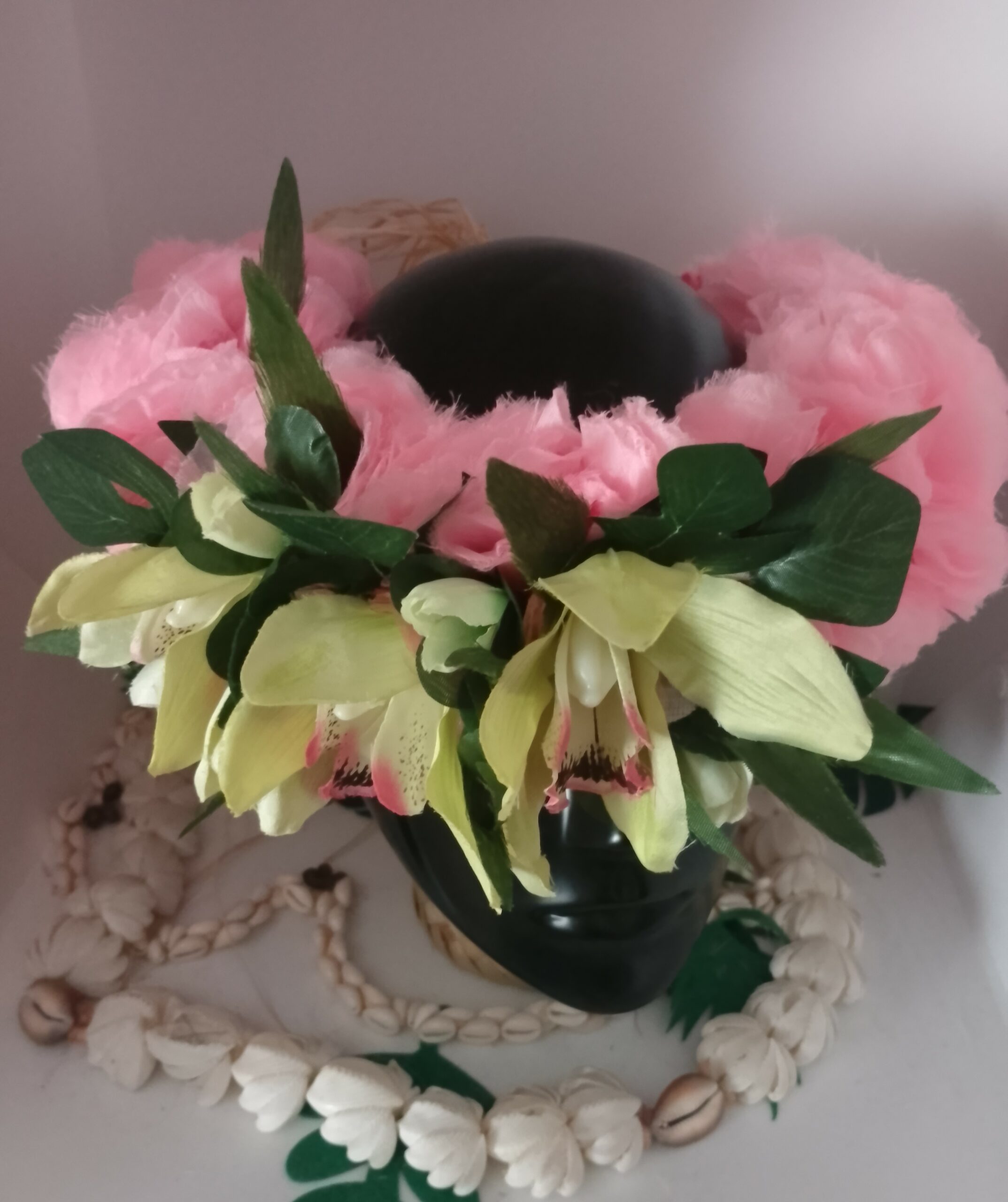 couronne de tête fleurs tahitiennes rose pâle orchidées vertes et roses by Vaite.e.Tiare créations
