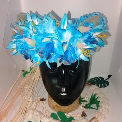 Couronne de fleur bleue grandes orchidées bleues lys élancés