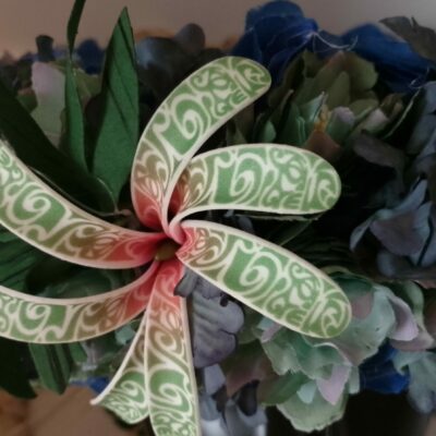 Couronne de fleur bleue orchidées bleues vertes tiare tatouée