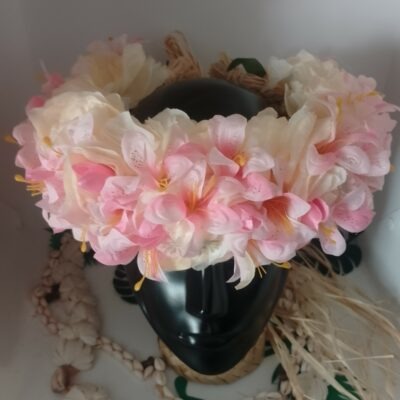 Couronne de fleur champagne avec mini lys et boutons roses