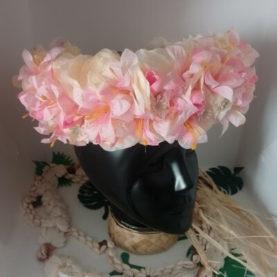 Couronne de fleur champagne avec mini lys et boutons roses