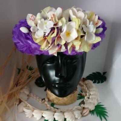 Couronne de fleur violette bougainvilliers verts et mini tipanie blanc