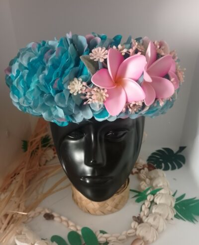 couronne bleue avec trois tipaniers rose pâles by Vaite.e;Tiare créations