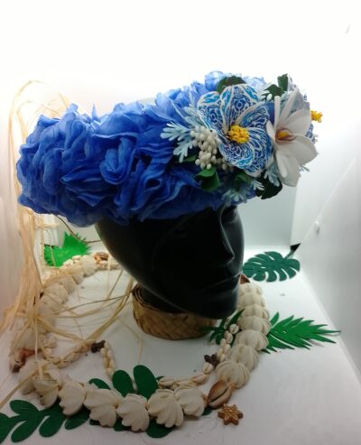 couronne bleue avec fleurs tahitiennes deux hibiscus tatoués et une grande tiare by Vaite.e.Tiare créations