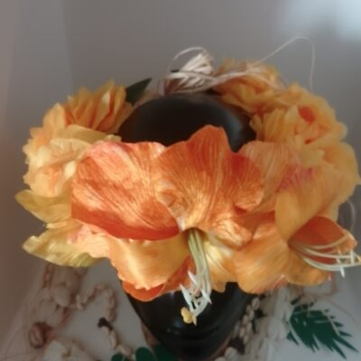Couronne de fleur orangée avec grande amaryllis en nuances oranges