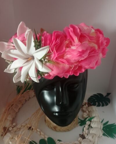 couronne florale rose avec grande tiare tahiti et pétales de tiare apetahi by Vaite.e.Tiare créations