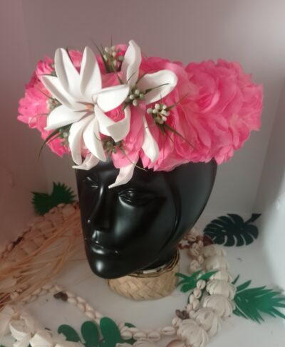 couronne florale de tête rose avec grande tiare tahiti et pétales de tiare apetahi by Vaite.e.Tiare créations