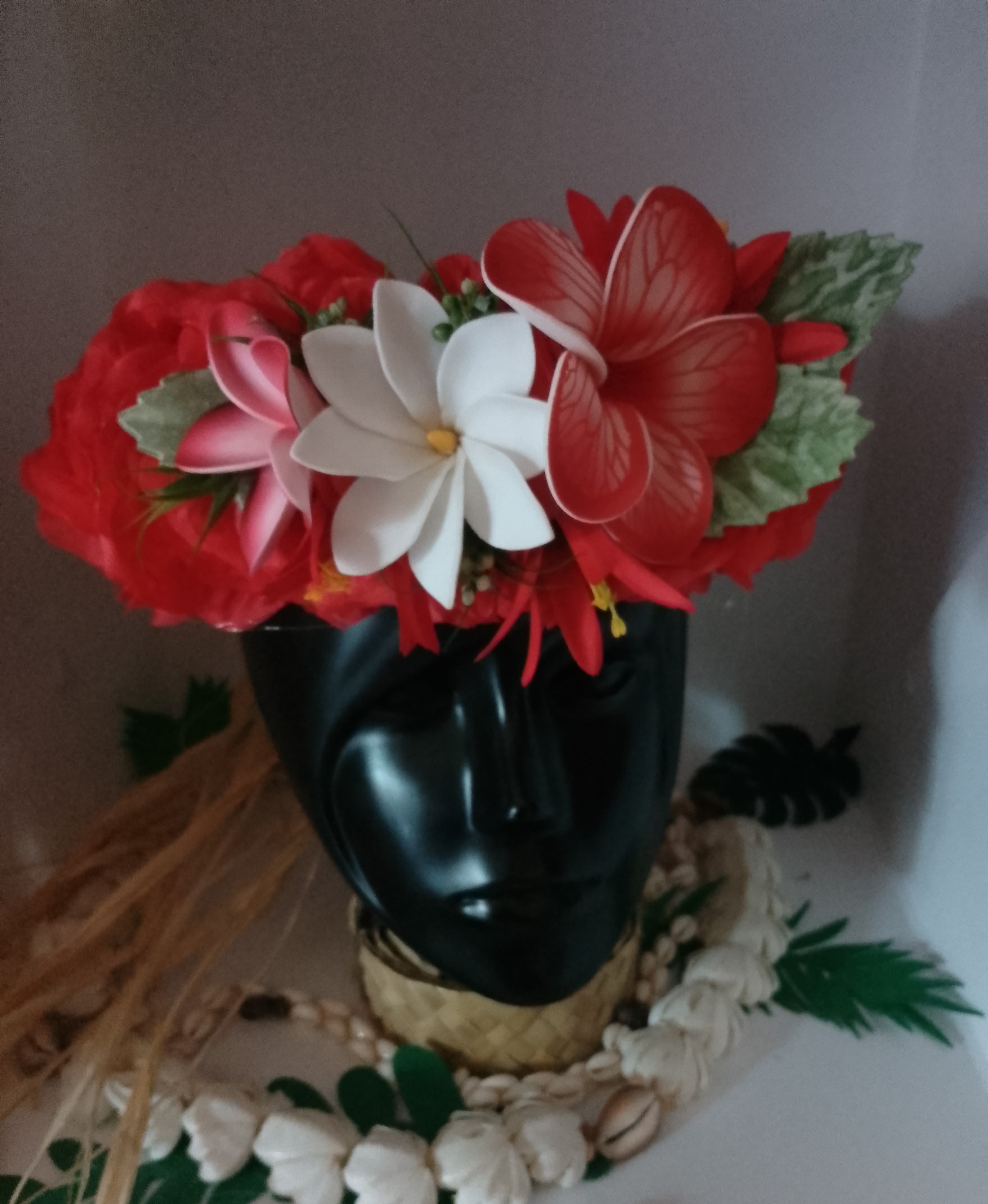 Couronne de fleur  rouge avec maxi tipanie tiare et tipanie rouge