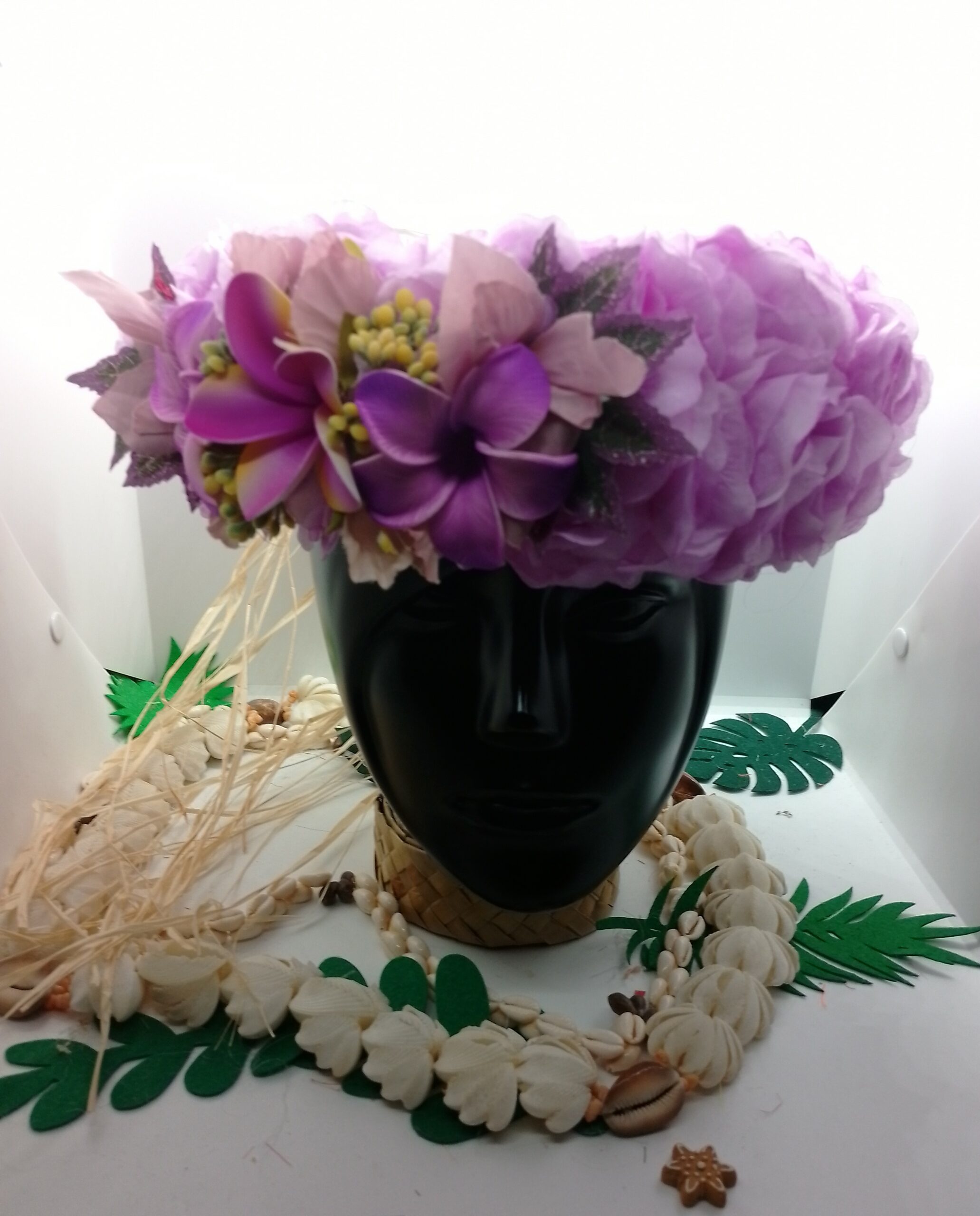 couronne de tête violette avec tipanier jaune et violet avec deux tipaniers violets by Vaite.e.Tiare créations