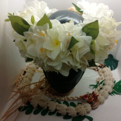 couronne de fleur blanche mariée avec tipanie et bougainvilliers