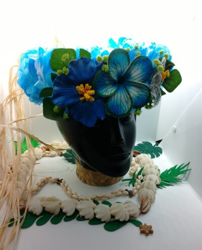 couronne florale de tête bleue avec maxi tipanier et d'un hibiscus bleu et d'un hibiscus tatoué by Vaite.e.Tiare créations