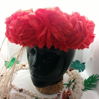 couronne de fleur rouge habillée de paillettes assorties