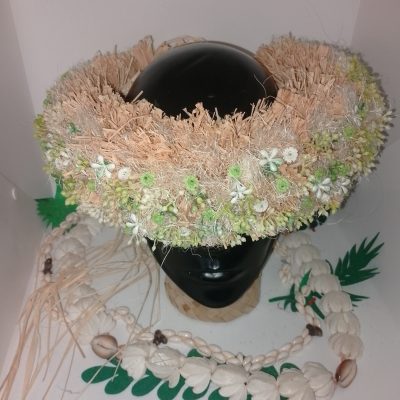 Couronne végétale avec mini ornements floraux