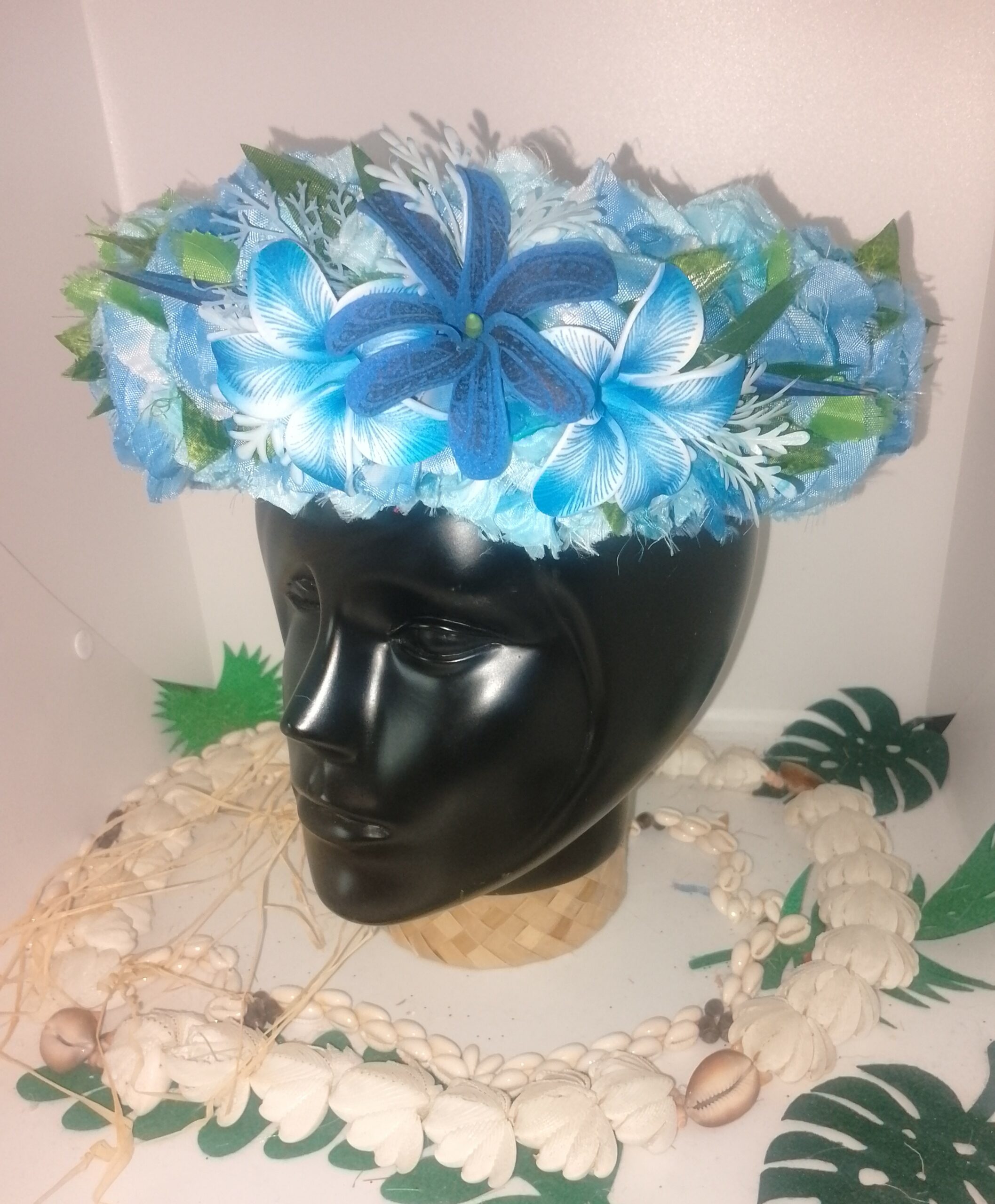 couronne florale de tête bleue deux tipaniers bleus encadrant une tiare tatouée bleue by Vaite.e.Tiare créations