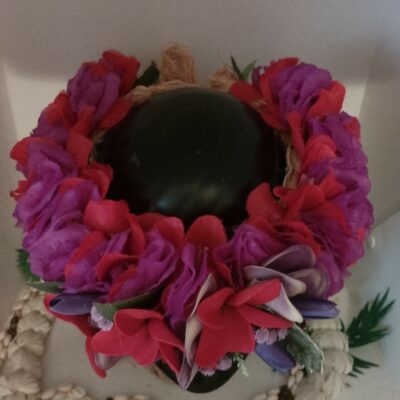 couronne de fleur rouge et violette  tipanie rouges et violets