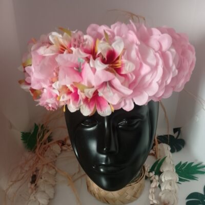 Couronne de fleur rose avec bougainvillier rose pâle et mini lys