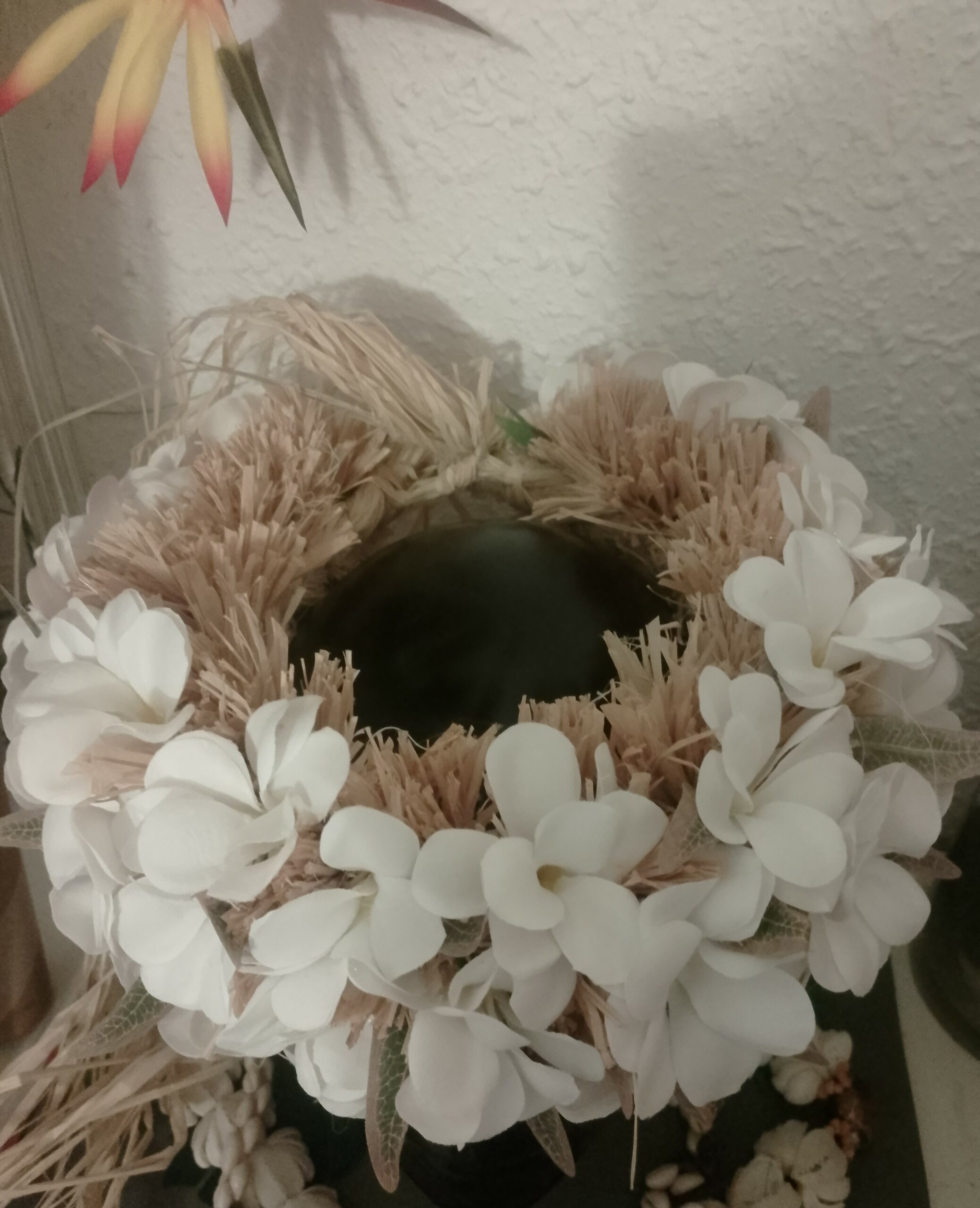 couronne de fleurs Tahiti couverte de tipanie blanc by Vaite.e.Tiare créations