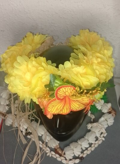 couronne de fleurs Tahiti jaune avec maxi tipanie décor aile de papillon, avec freesia by Vaite.e.Tiare créations