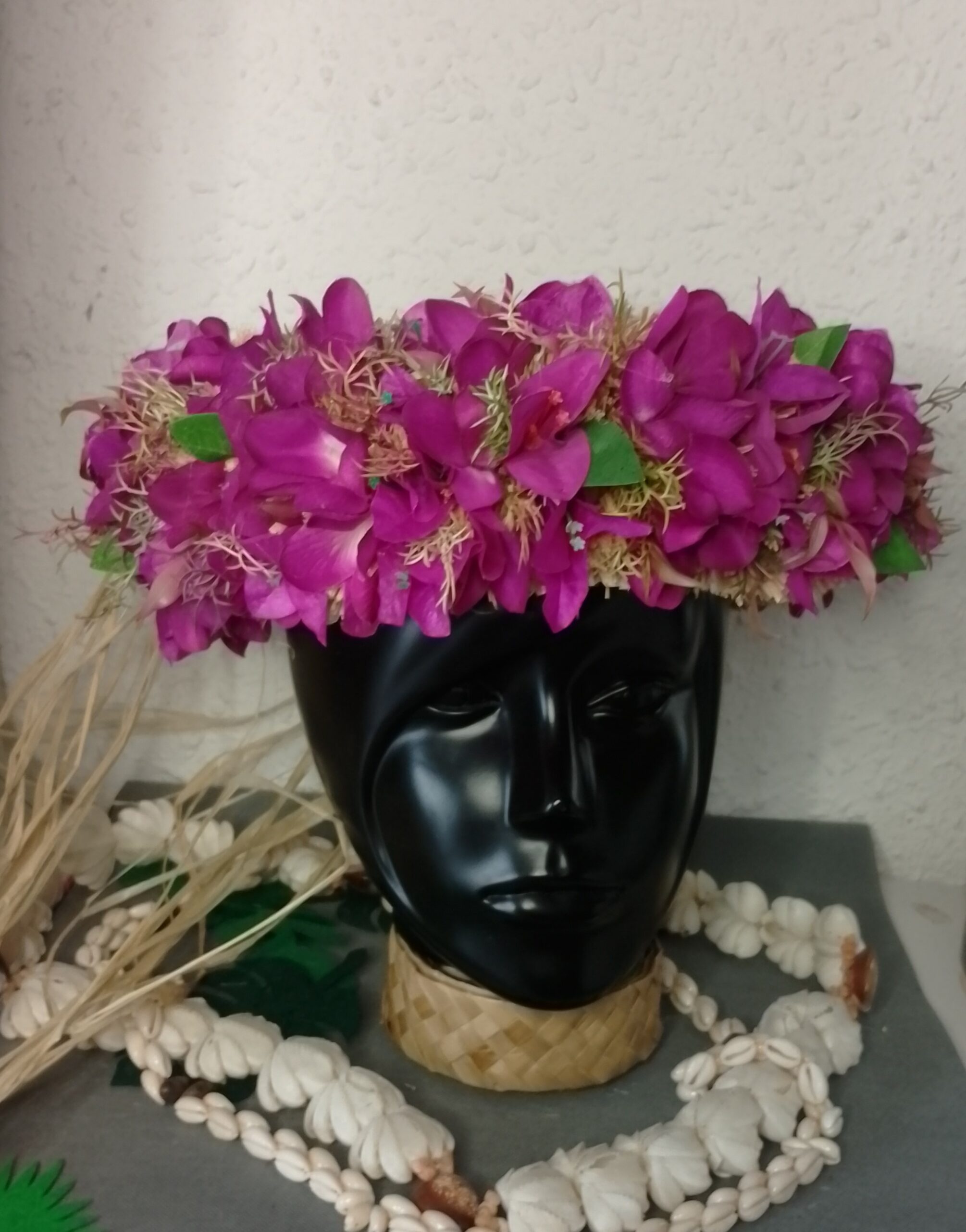 couronne de fleurs Tahiti avec bougainvillier et tipanie violet by Vaite.e.Tiare créations