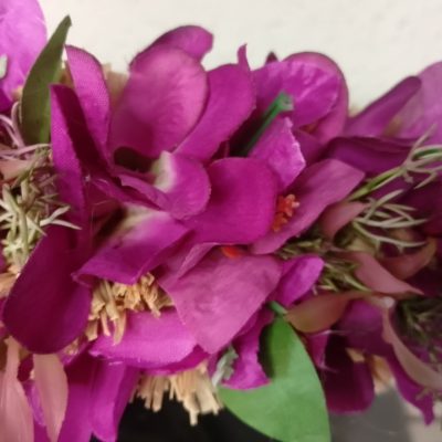 Couronne de fleurs Tahiti avec  tipanie et bougainvillier violet