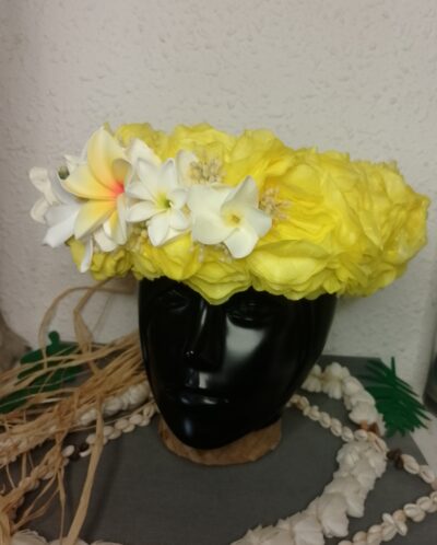 couronne de fleurs Tahiti jaune avec tiare entre ouvertes, tipanie et tiare Tahiti by Vaite.e.Taire créations